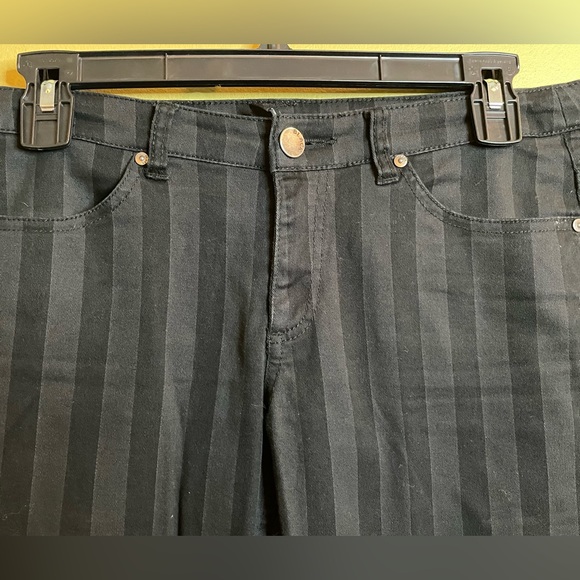 H&M Divided - Size 8 - Picture 3 of 5